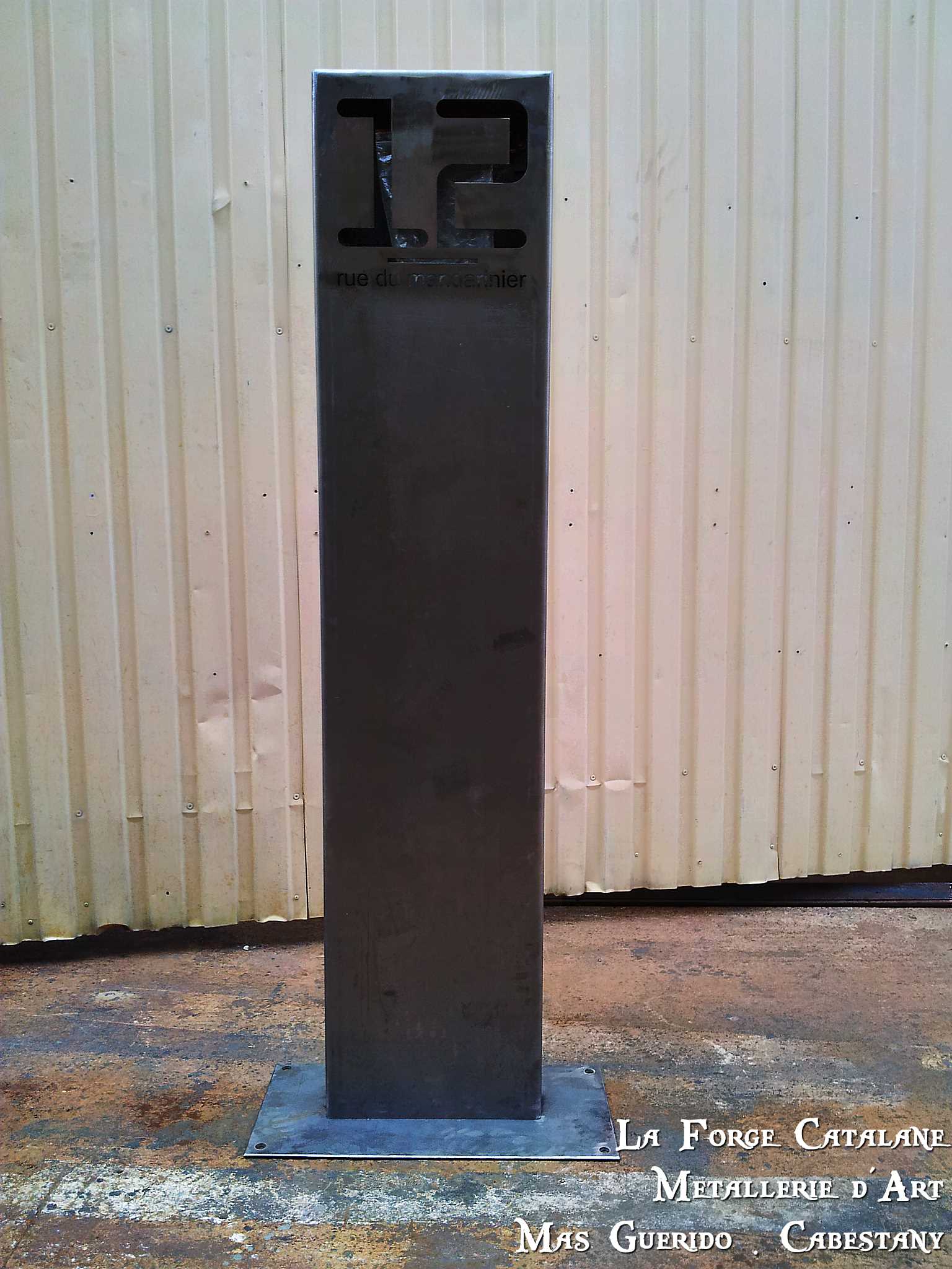 totem numero découpe laser fer Forge Catalane Cabestany.jpg
